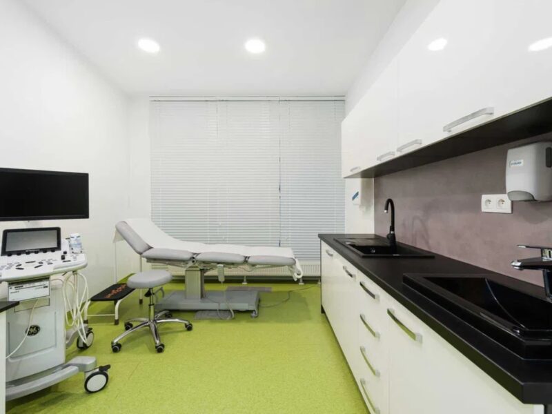 Gabinety lekarskie lub zabiegowe na wynajem z pełnym zapleczem w Krakowie, okazjonalnie lub na stałe, od 12 m2