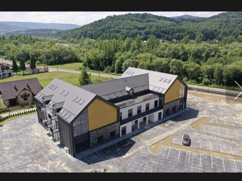 Wynajmę obiekt 1000m² z windą i parkingiem pod usługi medyczne/opiekuńcze – Pcim